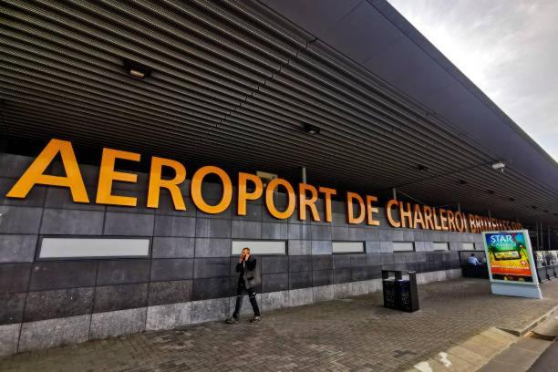 Station 64 B2 Charleroi-Airport Apartment Luaran gambar